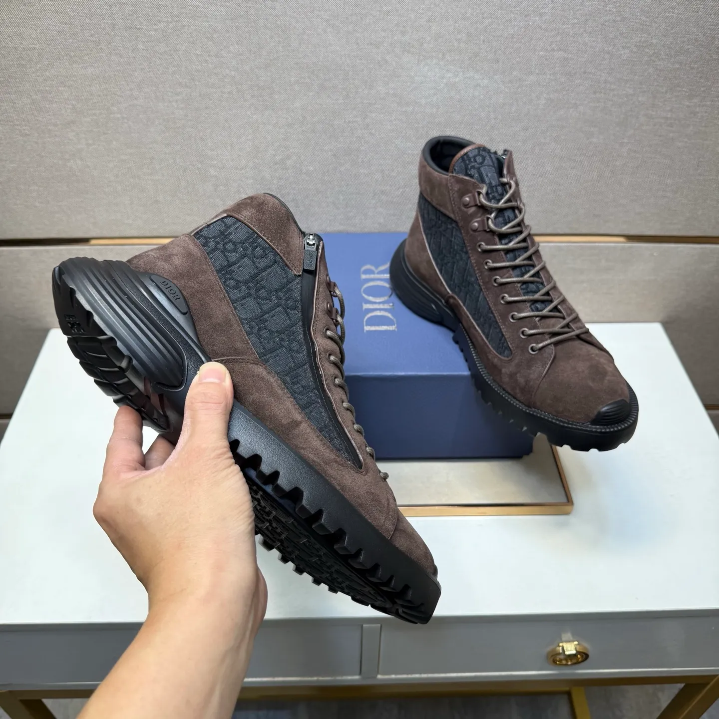 ⬛️Men's shoes 💰p580 [Dior~] Men's casual high-top shoes 2025z cabinet sales simultaneously 🔶Size: 39-44 #️⃣ 🔷2 colors🔜The upper is made of multi-material splicing➕Genuine leather lining, comfortable and breathable, sole: original comfortable and wear-resistant outsole, ⚠️Real shot📱Photographed🎬The real thing is better📢📢📢